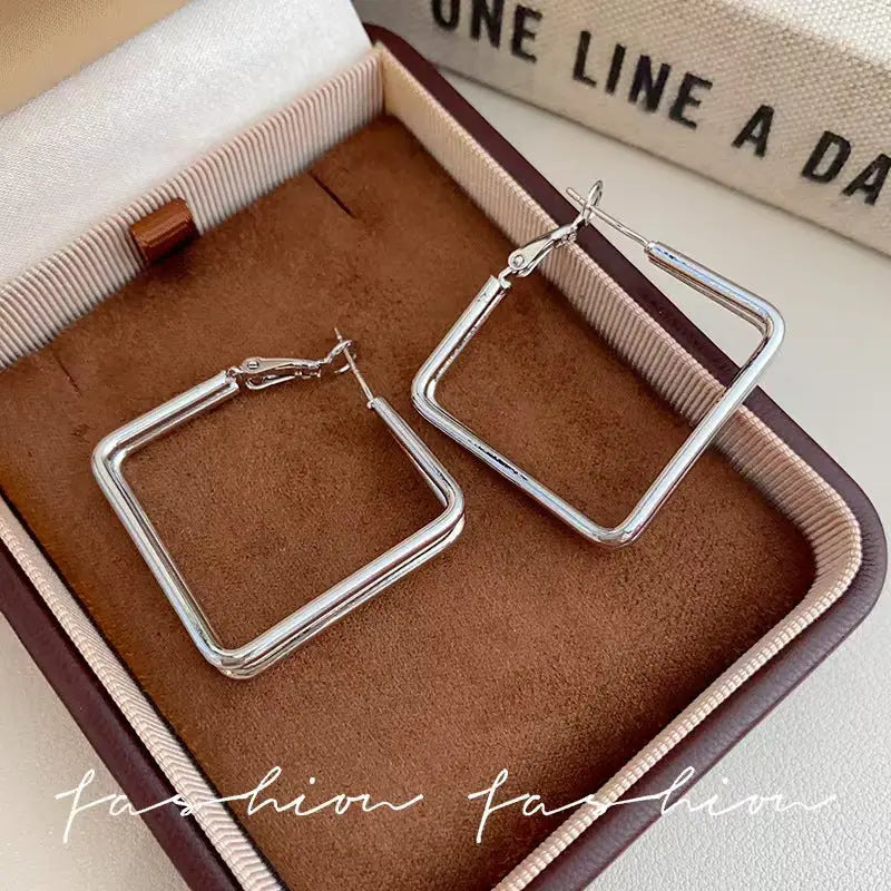 S925 Sliper Needle European and American Exaggerated Plain Hoop Earrings 我的商店